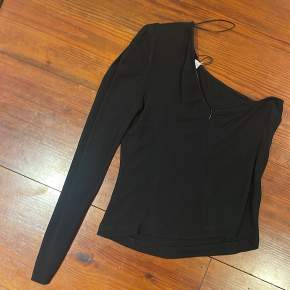 Gorgeous one shoulder IRO Paris top. Viscose / elastine blend. Back zip. - Picture 4 of 4